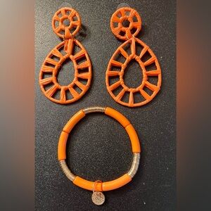 Raffia Wrapped Teardrop Orange Gold Tone Dangle Earrings Bonus Stretch Bracelet